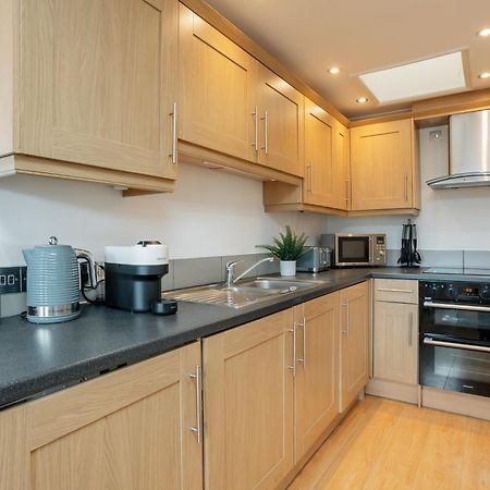 Starhost Residences - Central 3 Bed Apartment At Regents Court, Newbury Εξωτερικό φωτογραφία