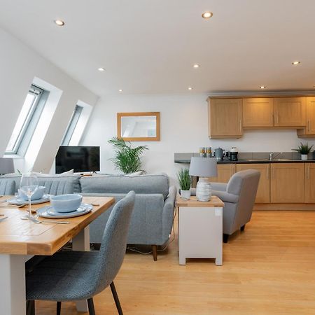 Starhost Residences - Central 3 Bed Apartment At Regents Court, Newbury Εξωτερικό φωτογραφία
