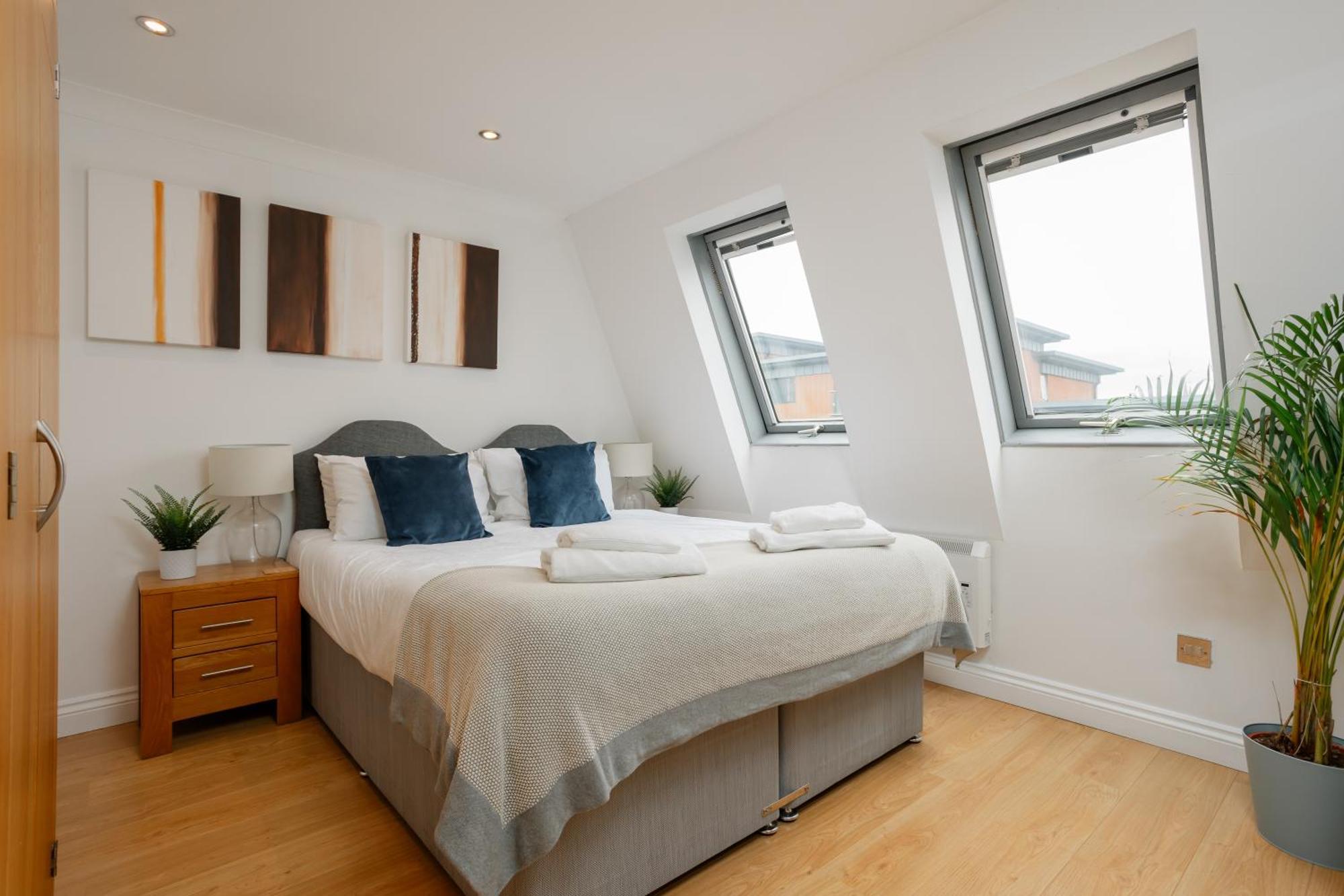 Starhost Residences - Central 3 Bed Apartment At Regents Court, Newbury Εξωτερικό φωτογραφία