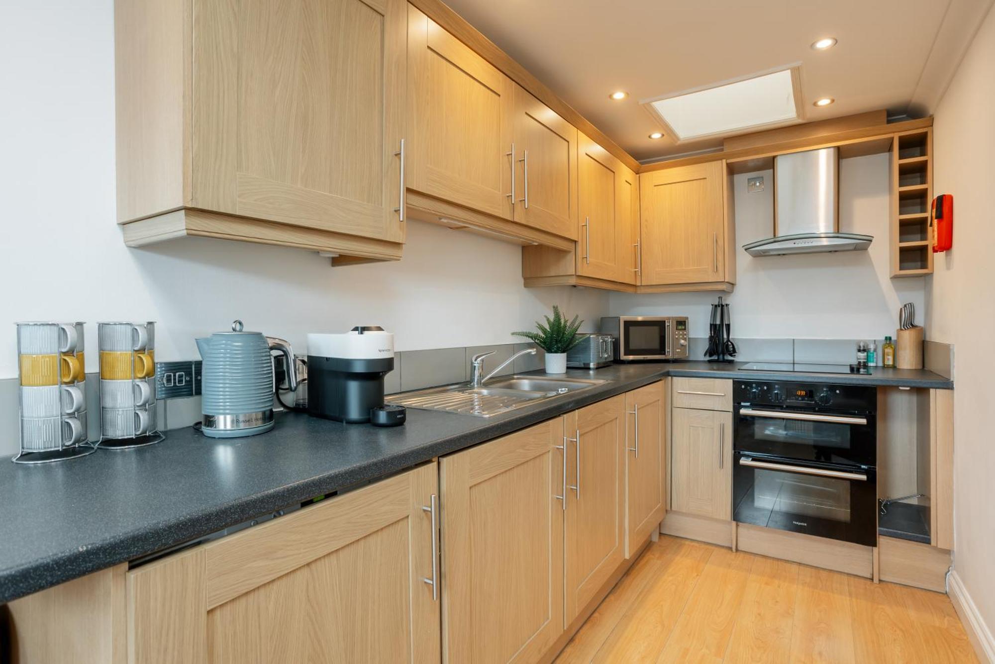 Starhost Residences - Central 3 Bed Apartment At Regents Court, Newbury Εξωτερικό φωτογραφία