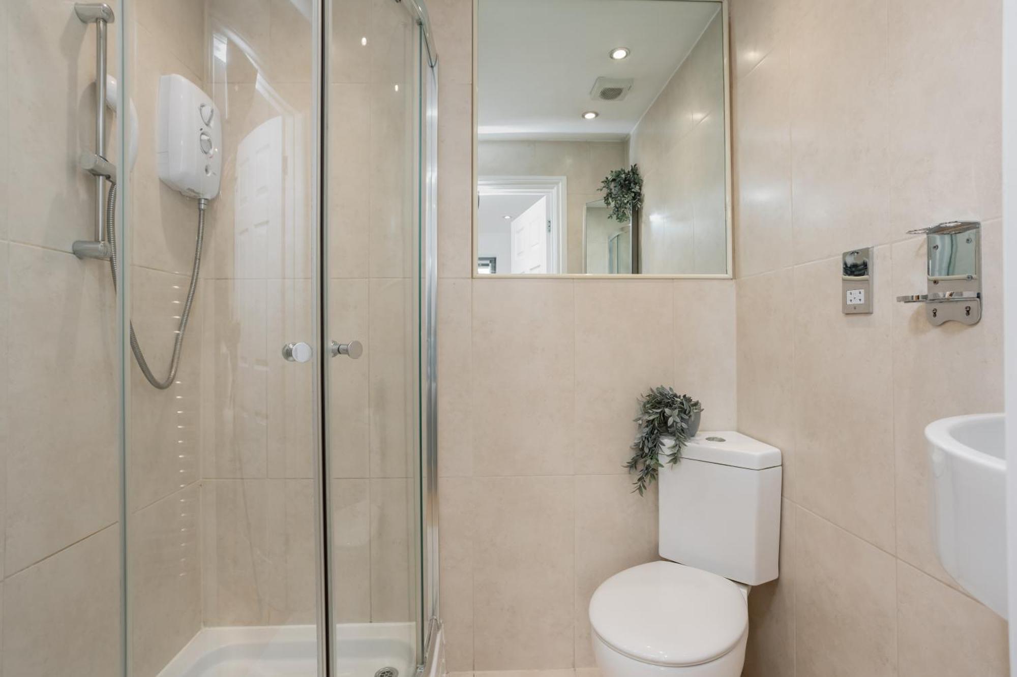Starhost Residences - Central 3 Bed Apartment At Regents Court, Newbury Εξωτερικό φωτογραφία