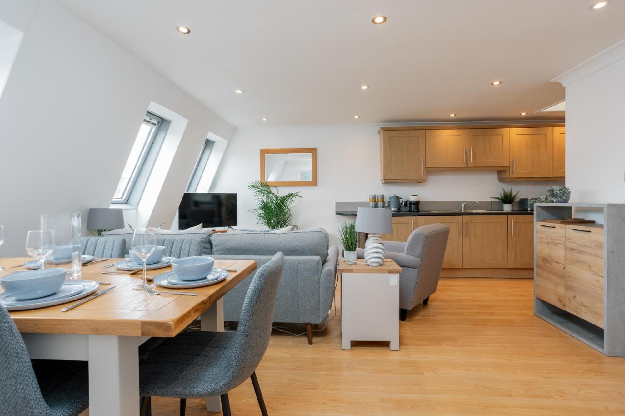 Starhost Residences - Central 3 Bed Apartment At Regents Court, Newbury Εξωτερικό φωτογραφία
