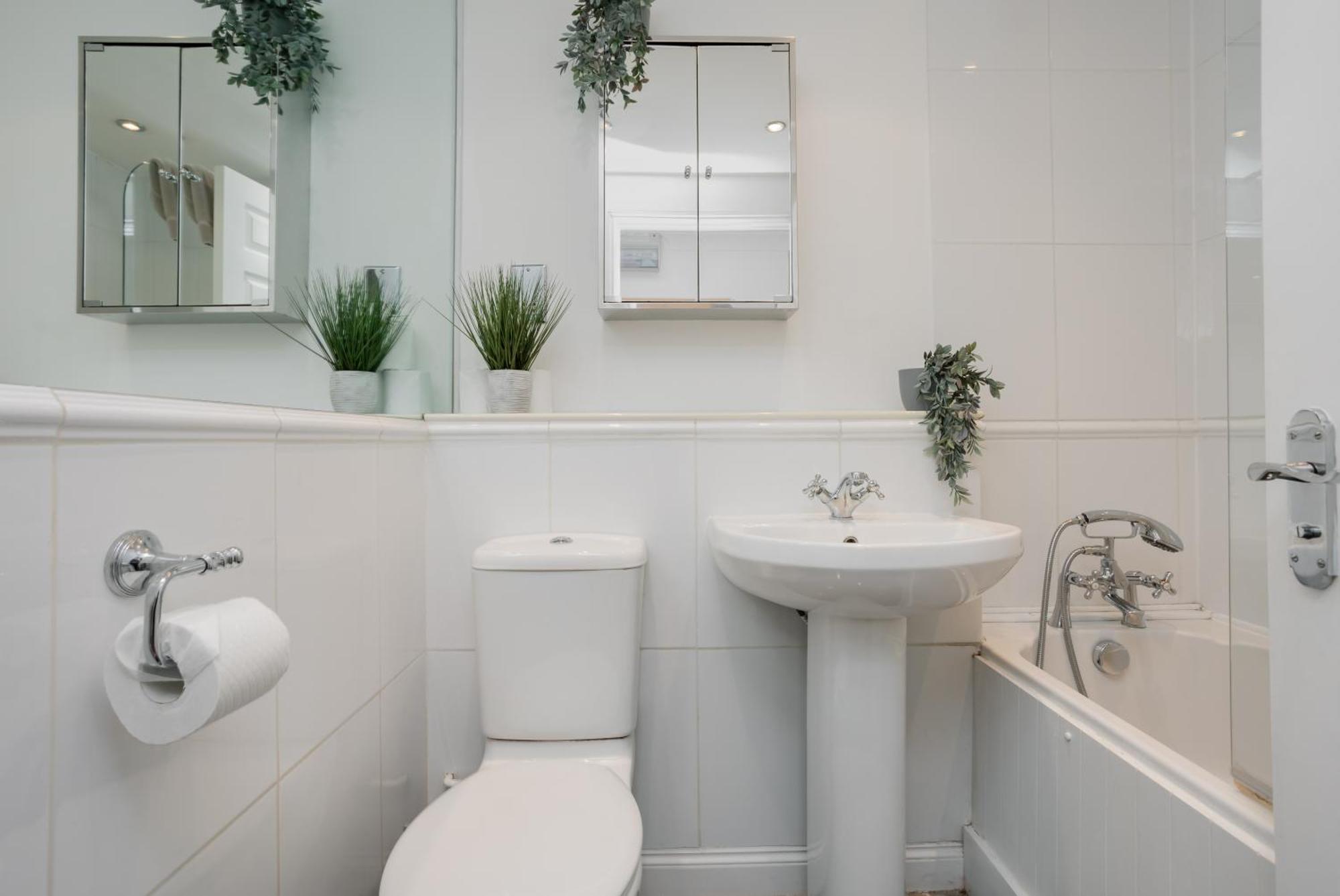 Starhost Residences - Central 3 Bed Apartment At Regents Court, Newbury Εξωτερικό φωτογραφία