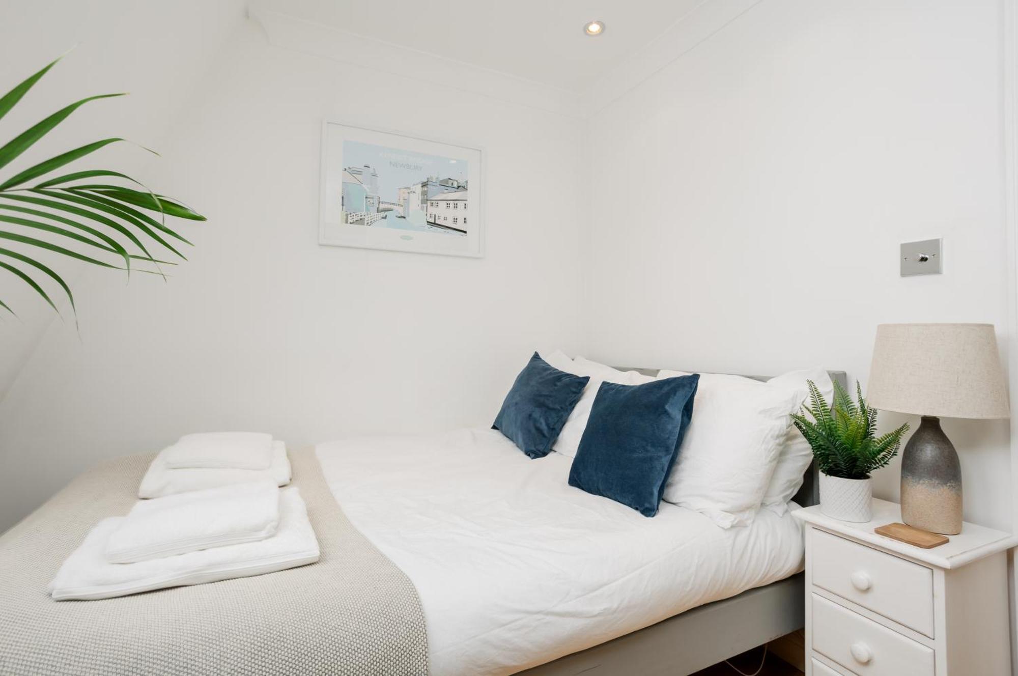 Starhost Residences - Central 3 Bed Apartment At Regents Court, Newbury Εξωτερικό φωτογραφία